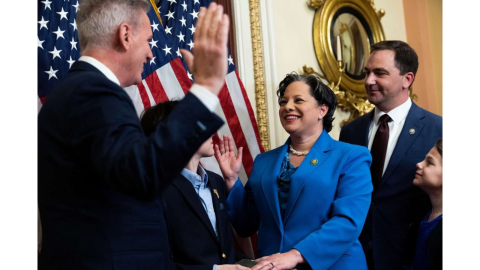 Photo of Rep. McClellan swearing in to the 118th Congress.